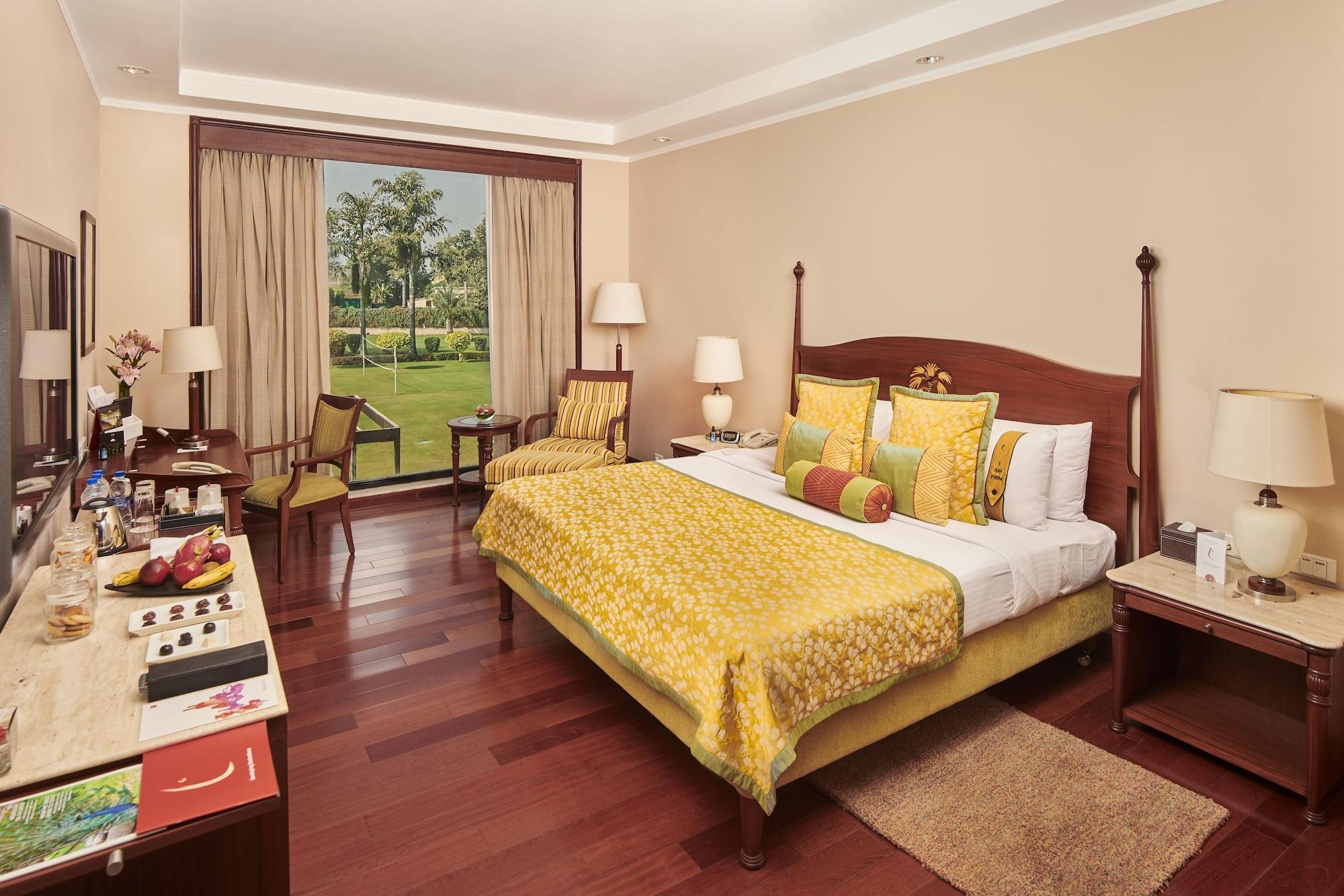 The Lalit Temple View Hotel Khajuraho Exterior photo