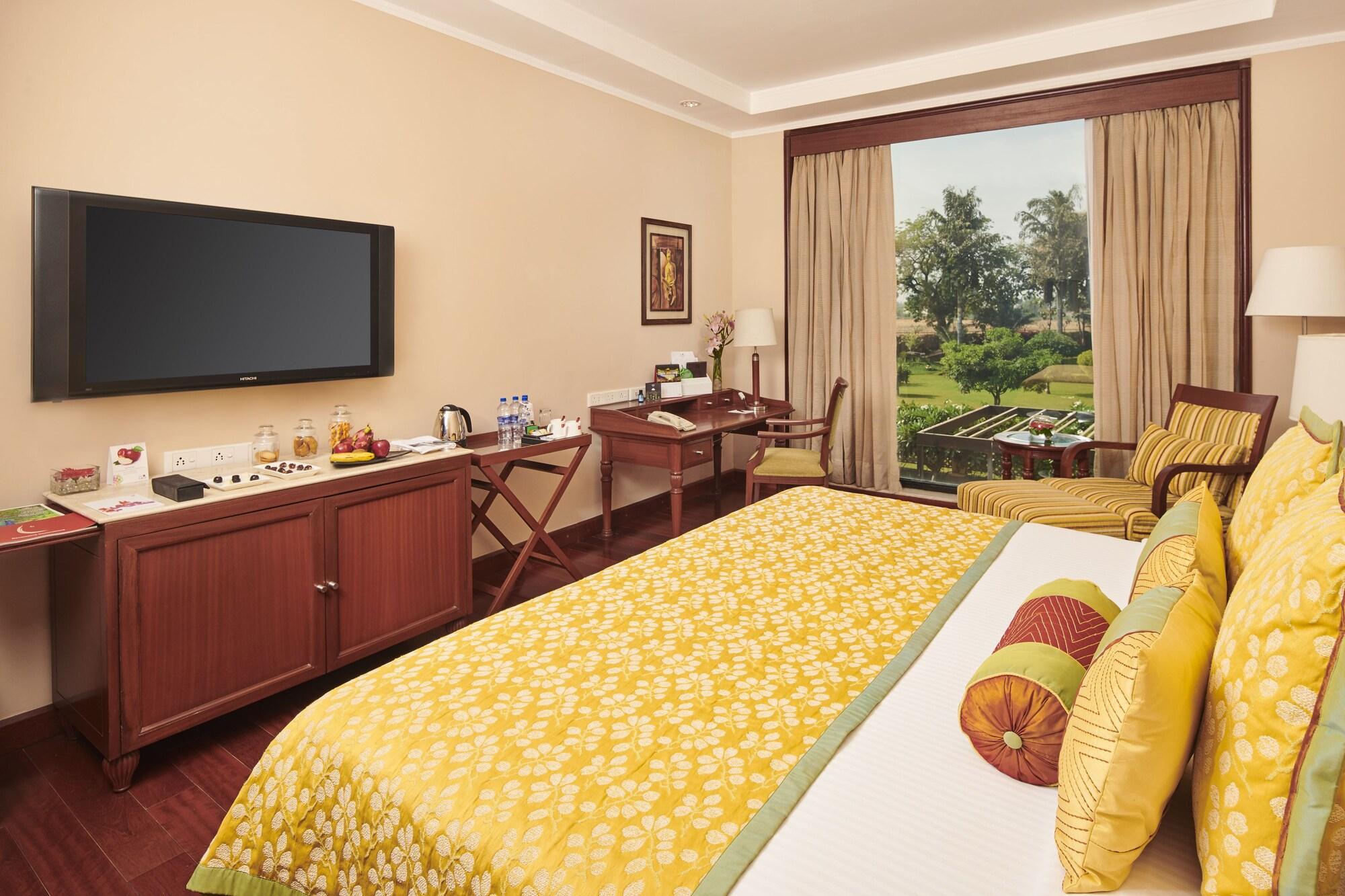 The Lalit Temple View Hotel Khajuraho Exterior photo