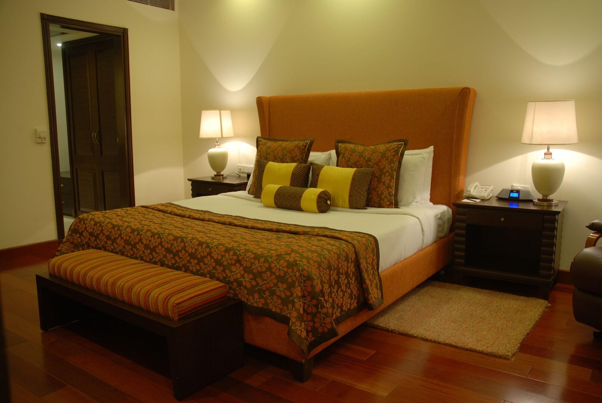 The Lalit Temple View Hotel Khajuraho Exterior photo