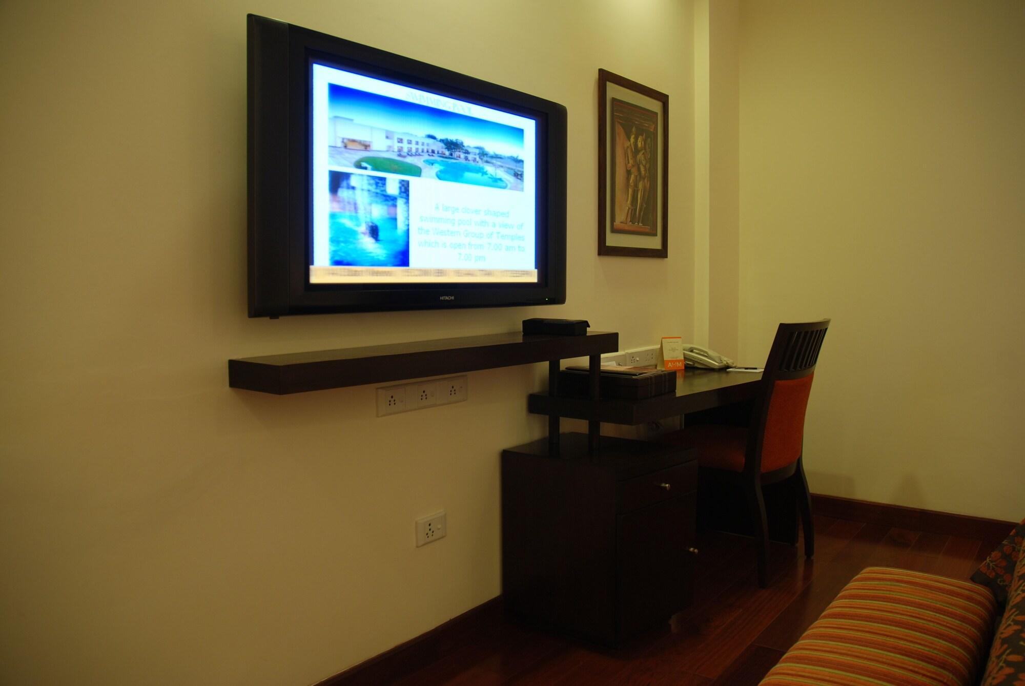 The Lalit Temple View Hotel Khajuraho Exterior photo