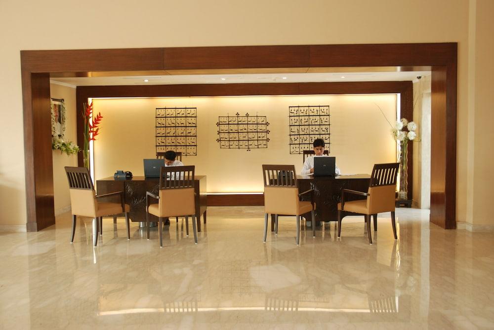 The Lalit Temple View Hotel Khajuraho Exterior photo