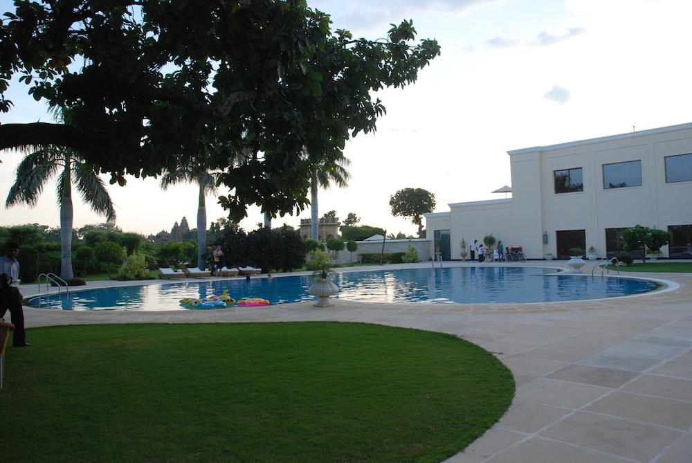 The Lalit Temple View Hotel Khajuraho Exterior photo