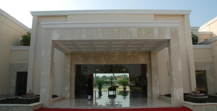 The Lalit Temple View Hotel Khajuraho Exterior photo
