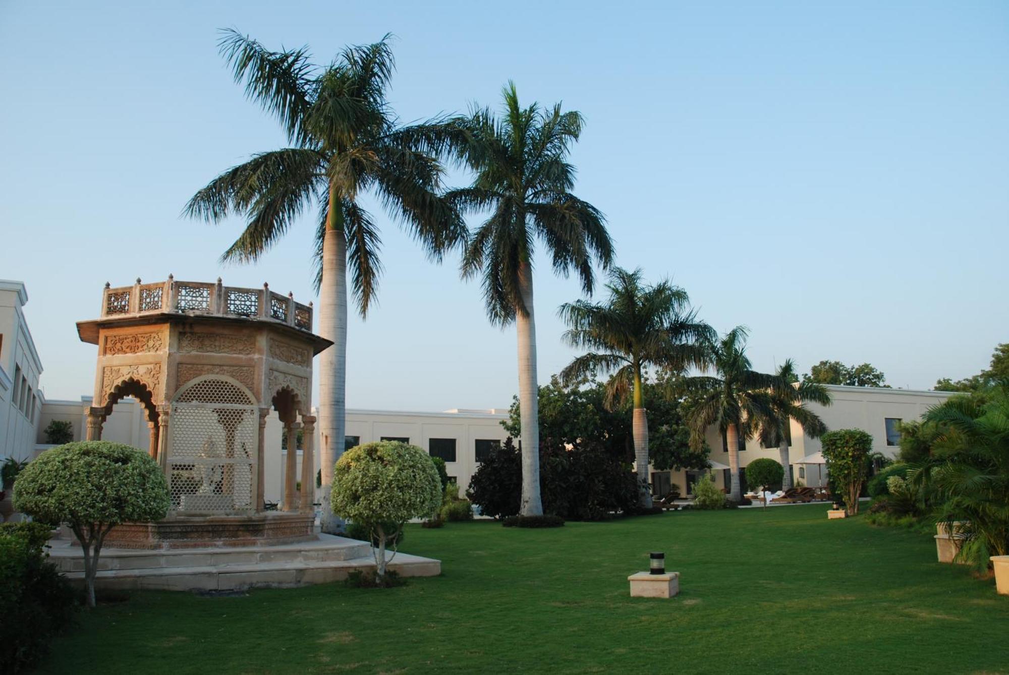 The Lalit Temple View Hotel Khajuraho Exterior photo