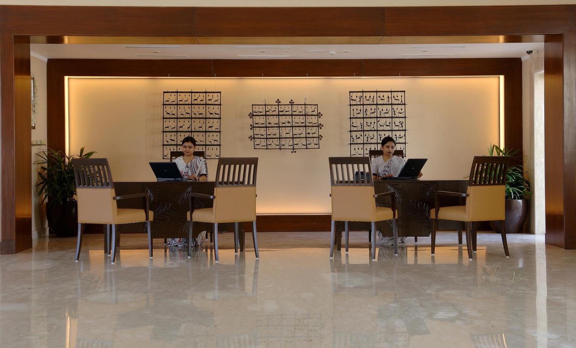 The Lalit Temple View Hotel Khajuraho Interior photo
