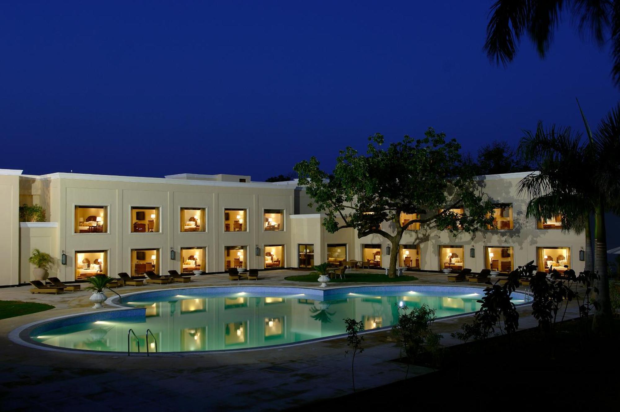 The Lalit Temple View Hotel Khajuraho Exterior photo