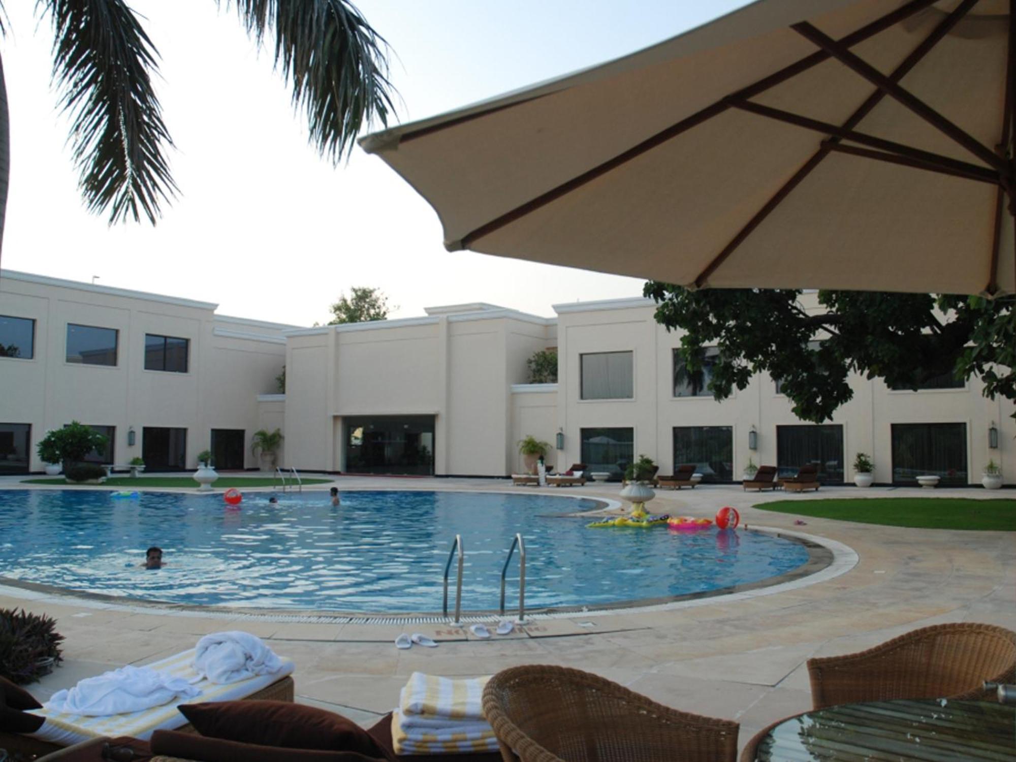 The Lalit Temple View Hotel Khajuraho Exterior photo