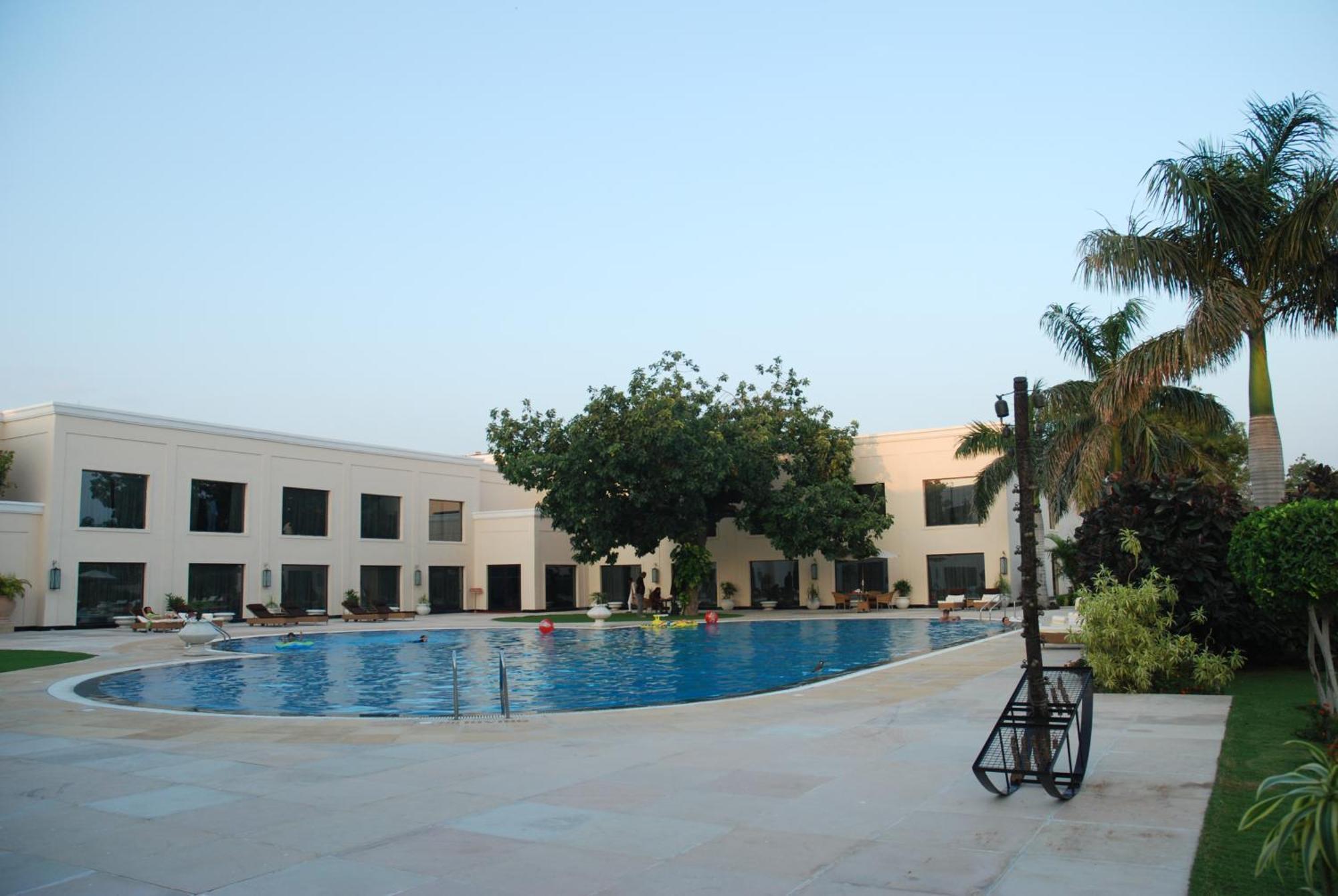 The Lalit Temple View Hotel Khajuraho Exterior photo