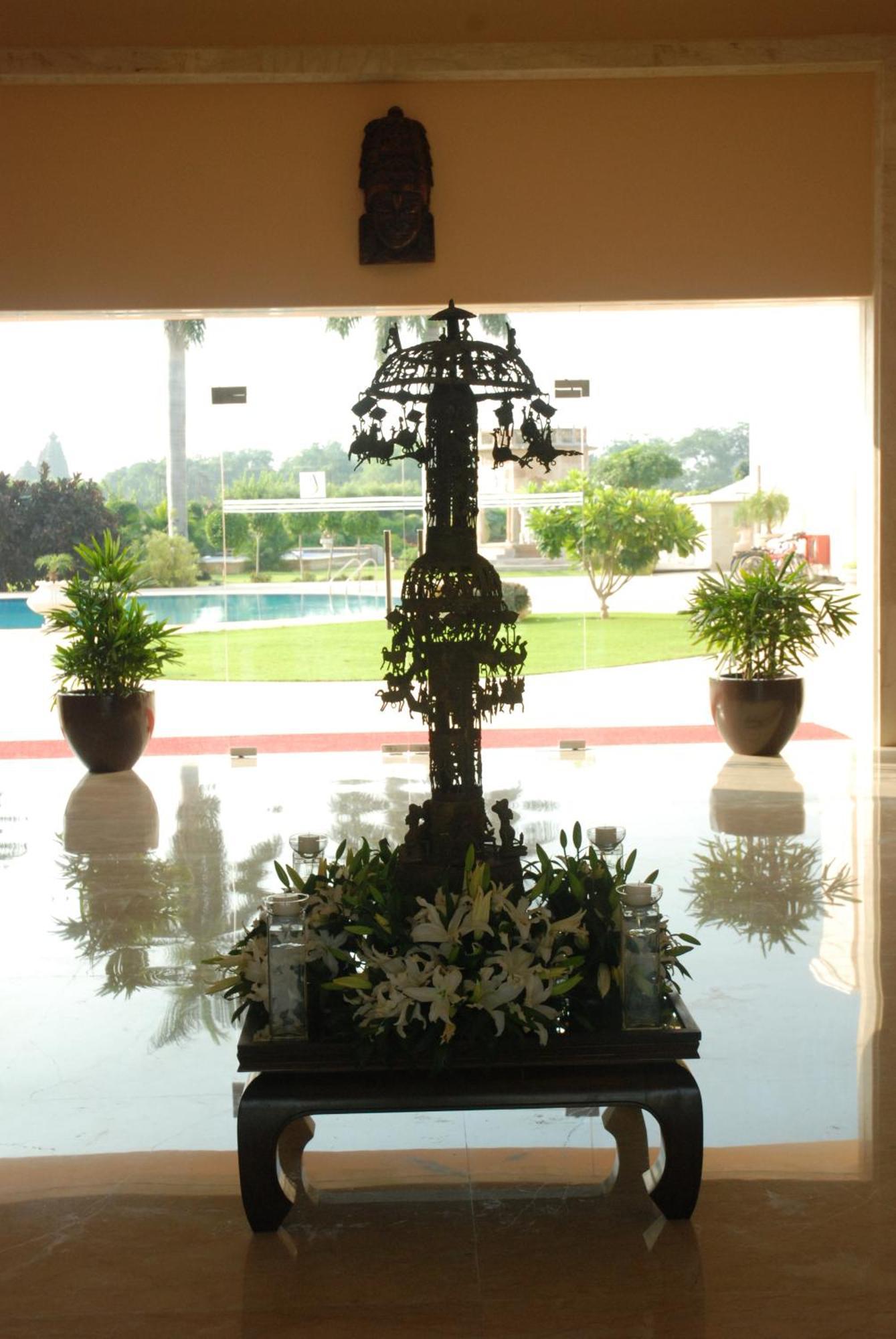 The Lalit Temple View Hotel Khajuraho Exterior photo