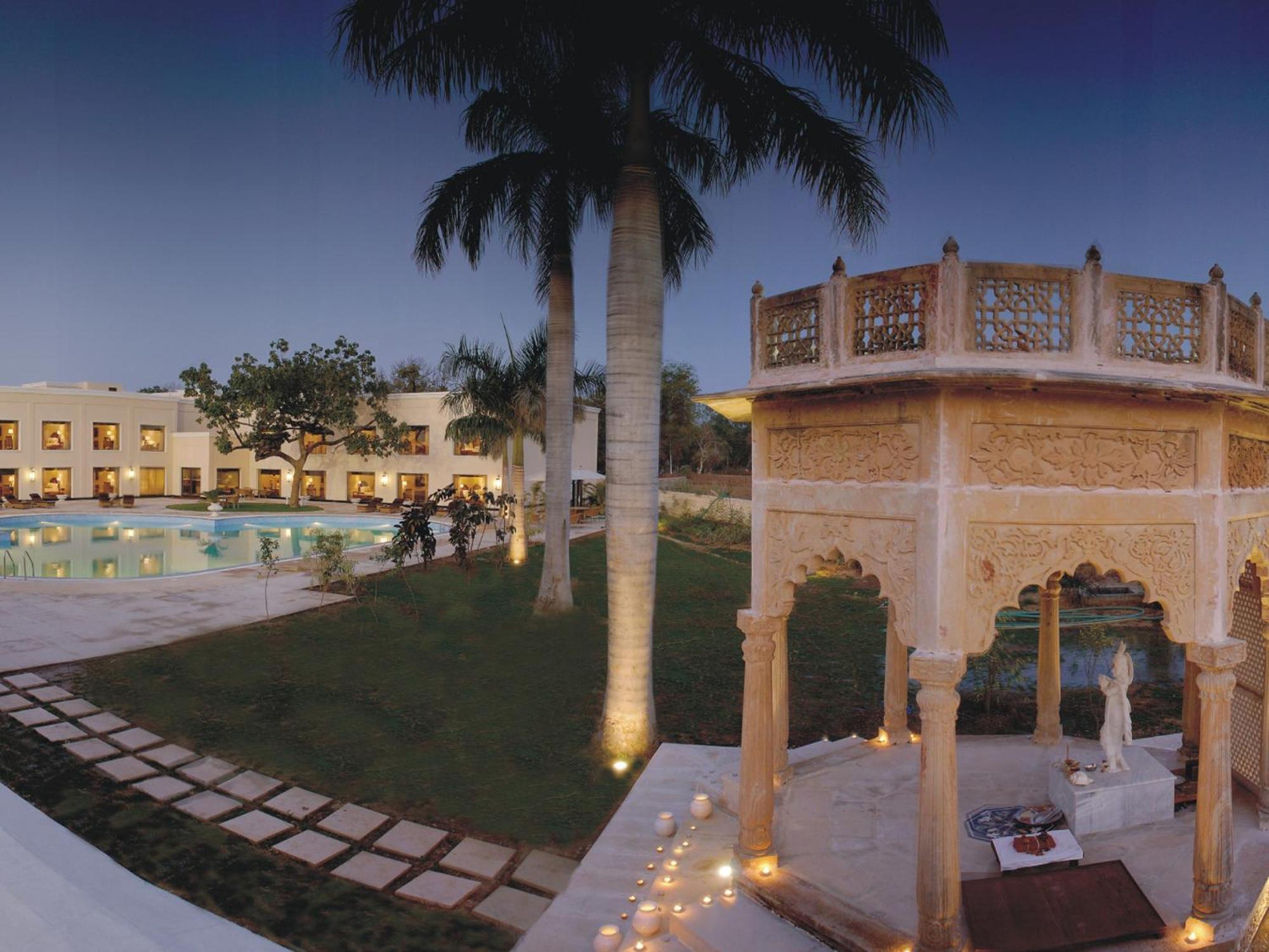 The Lalit Temple View Hotel Khajuraho Exterior photo