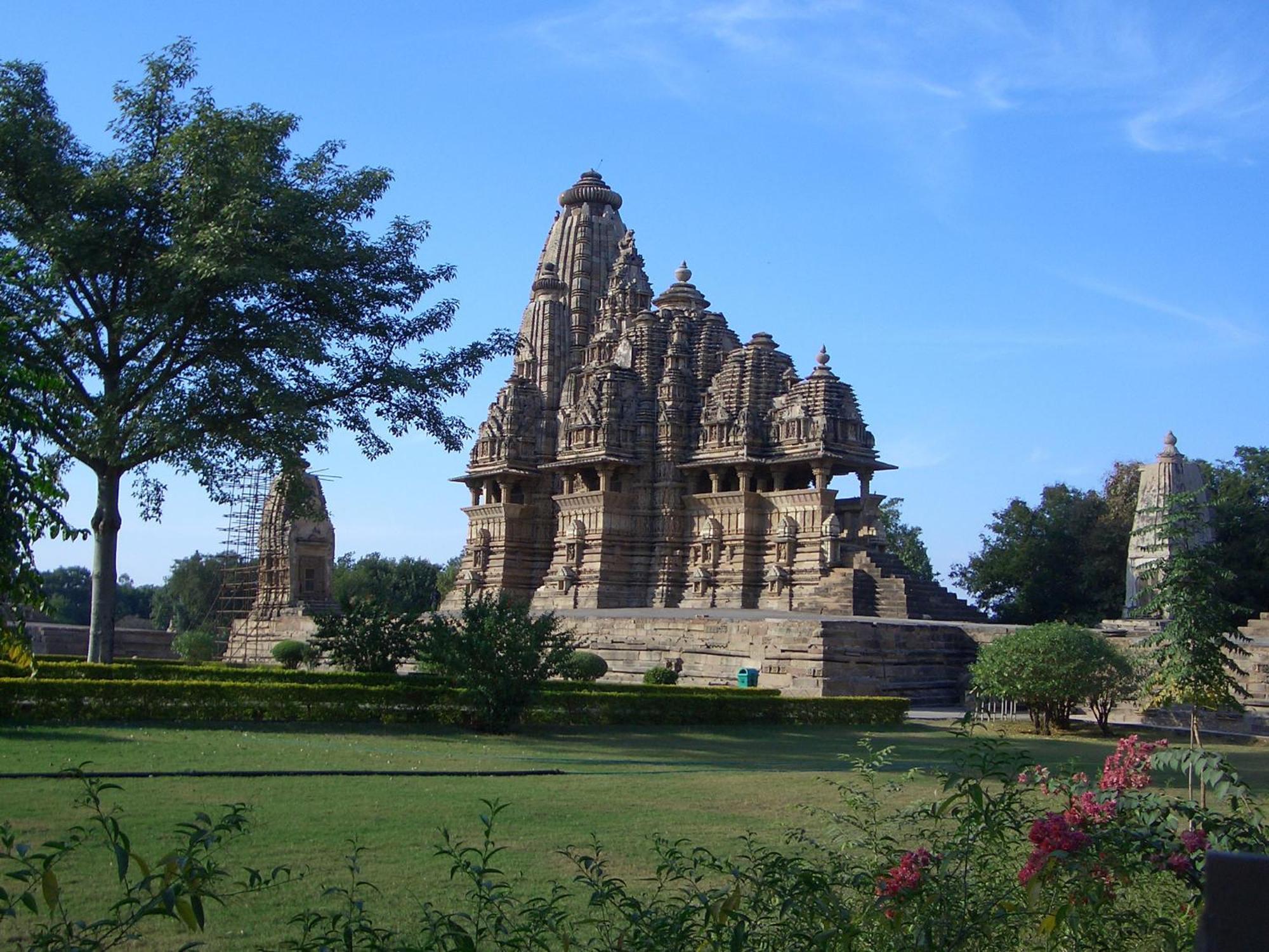 The Lalit Temple View Hotel Khajuraho Exterior photo