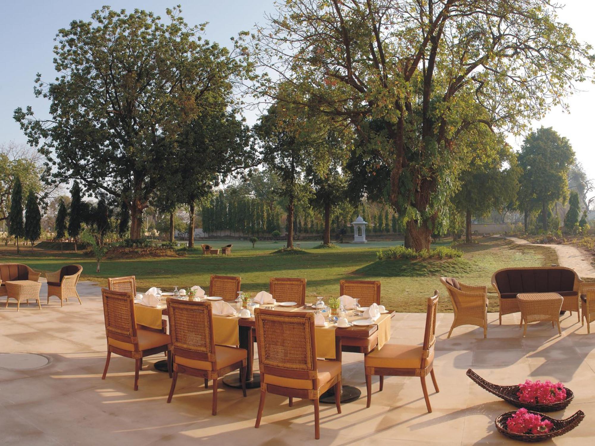 The Lalit Temple View Hotel Khajuraho Exterior photo