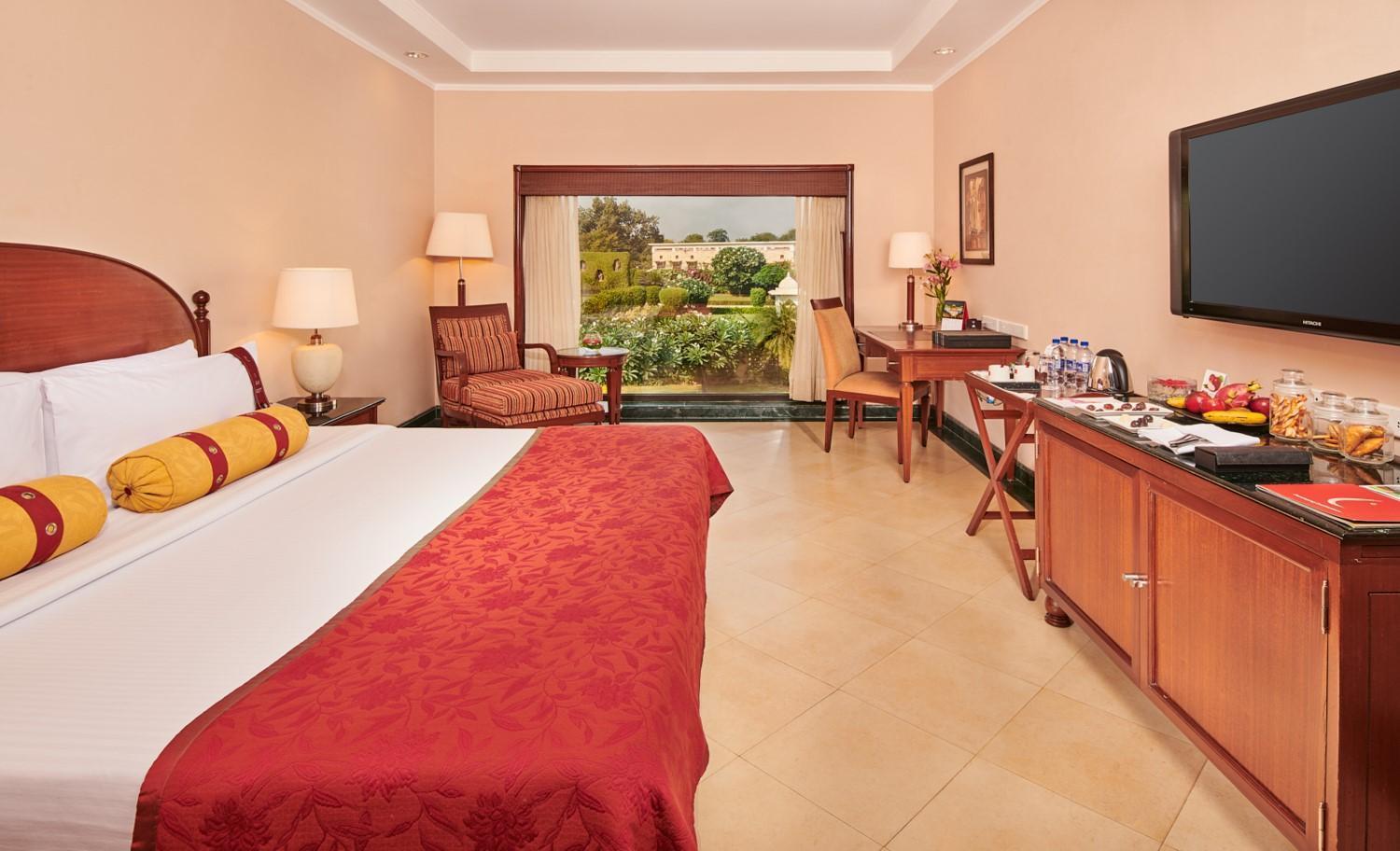 The Lalit Temple View Hotel Khajuraho Exterior photo