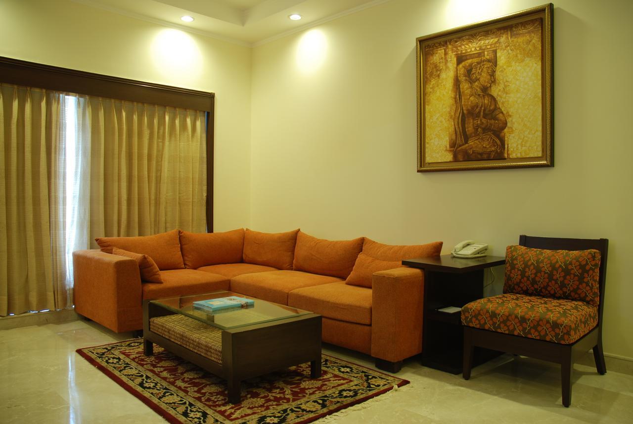 The Lalit Temple View Hotel Khajuraho Exterior photo