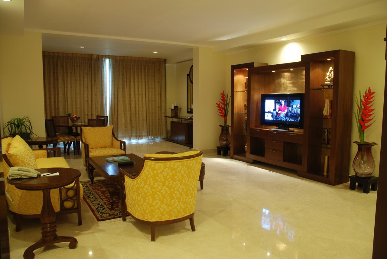 The Lalit Temple View Hotel Khajuraho Exterior photo