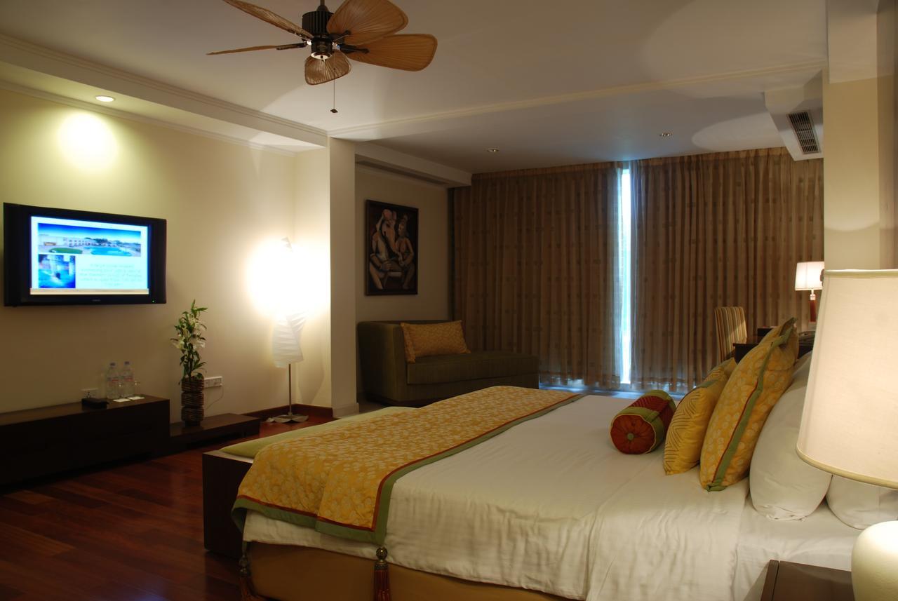 The Lalit Temple View Hotel Khajuraho Exterior photo