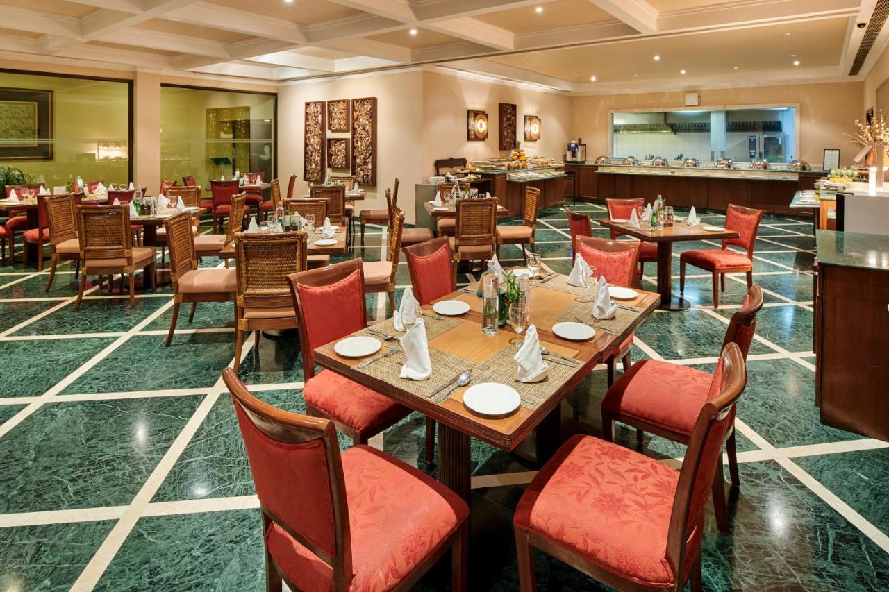 The Lalit Temple View Hotel Khajuraho Exterior photo