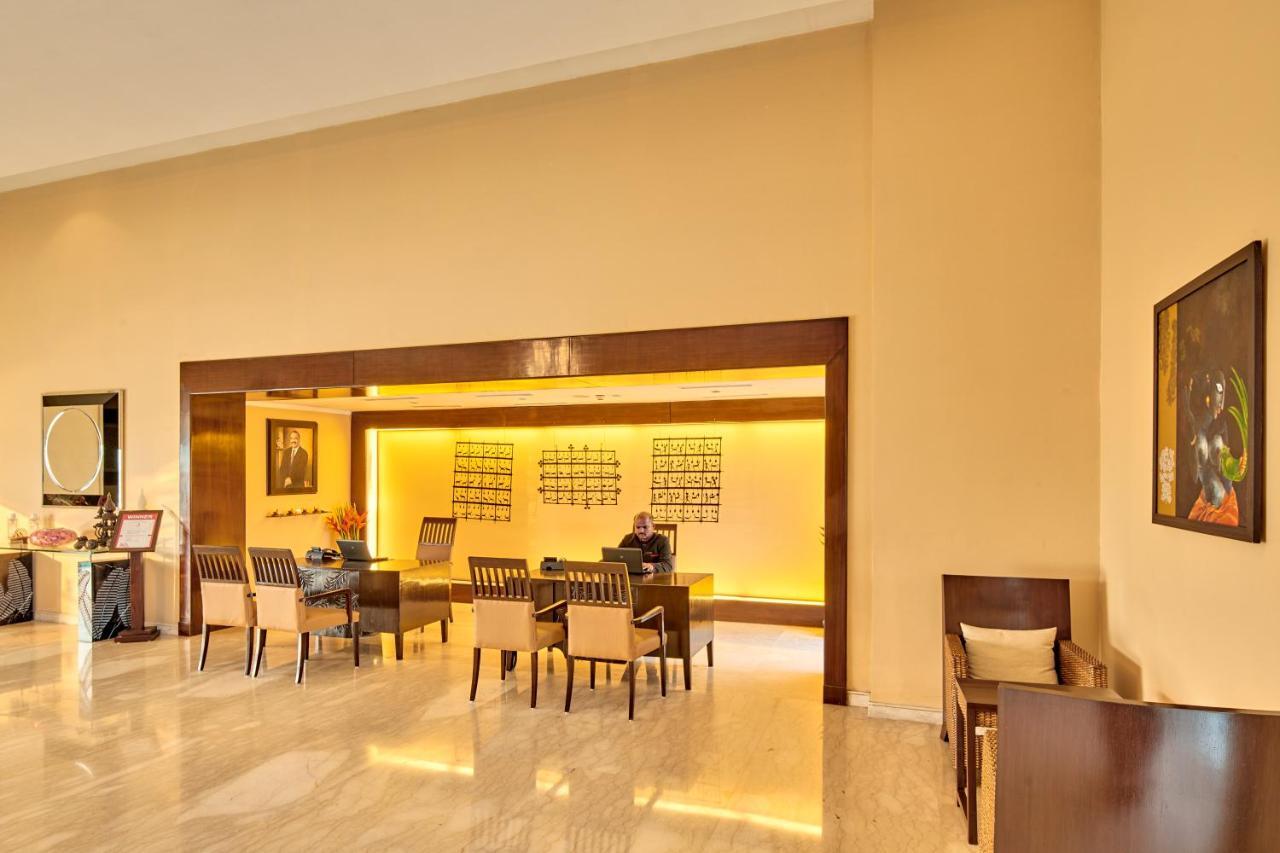 The Lalit Temple View Hotel Khajuraho Exterior photo