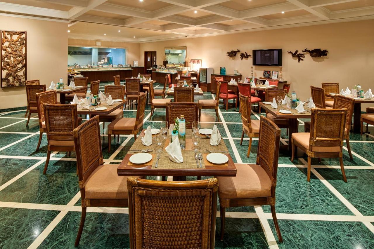 The Lalit Temple View Hotel Khajuraho Exterior photo