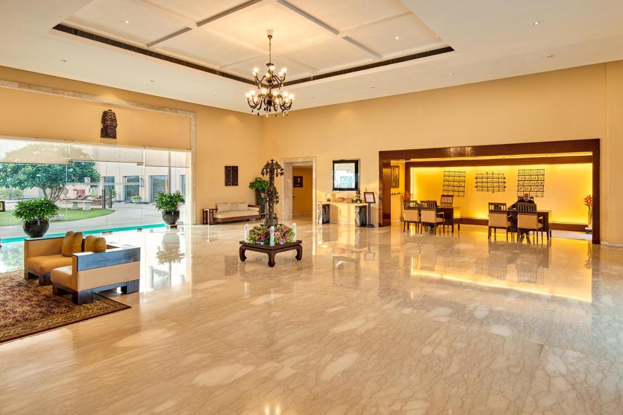 The Lalit Temple View Hotel Khajuraho Exterior photo